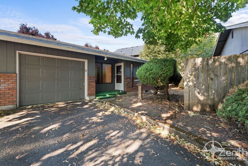 Foto principal - 3103 NE Whitman Ave