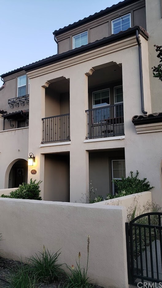 Building Photo - 905 Santa Fe Ave