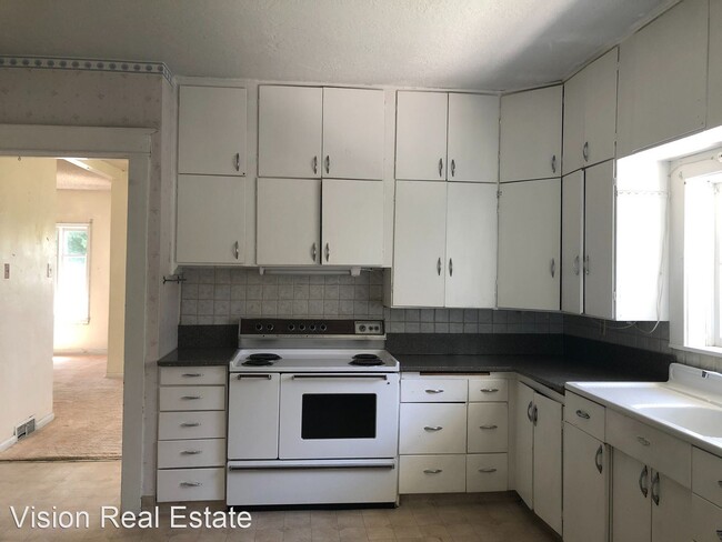 Building Photo - 2 br, 1 bath House - 144 S State