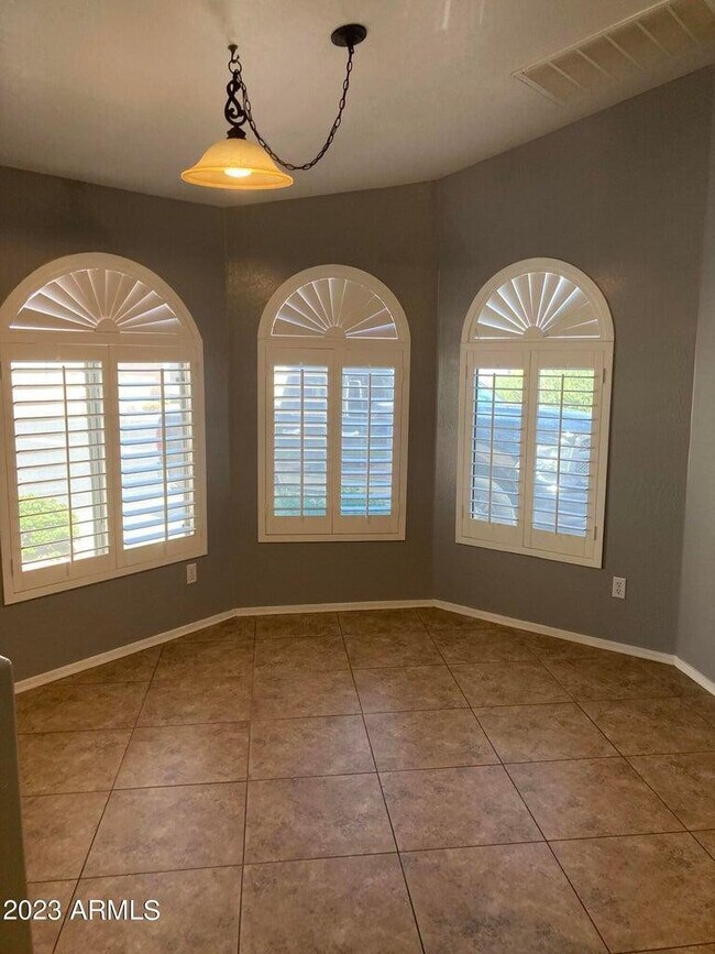 Foto del edificio - 16645 N 19th St