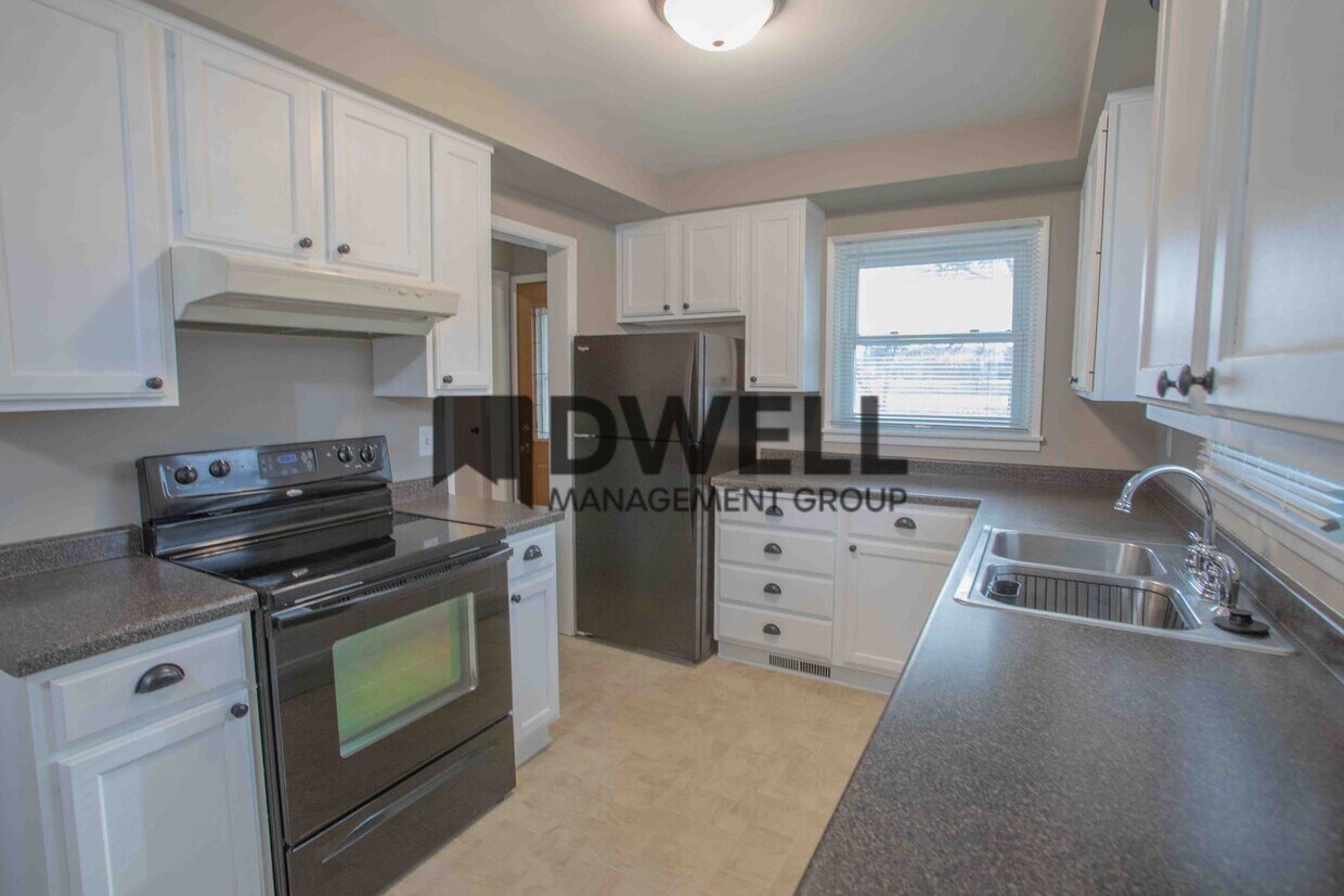 Primary Photo - Single Family Home in SW Rochester with Fu...