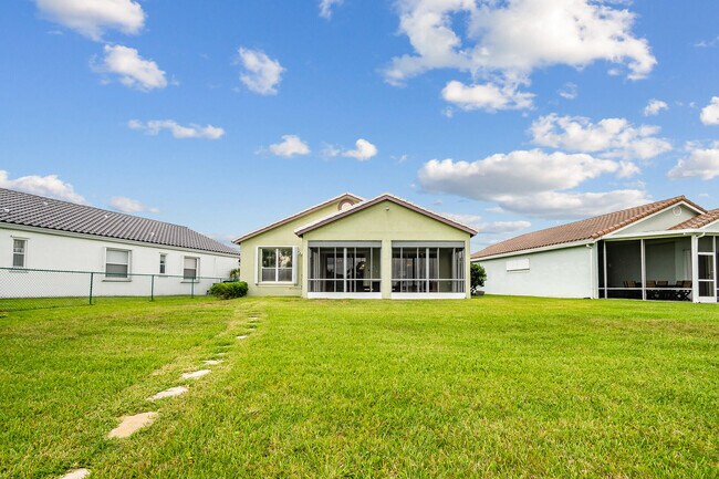 Building Photo - 830 Lake Wellington Dr