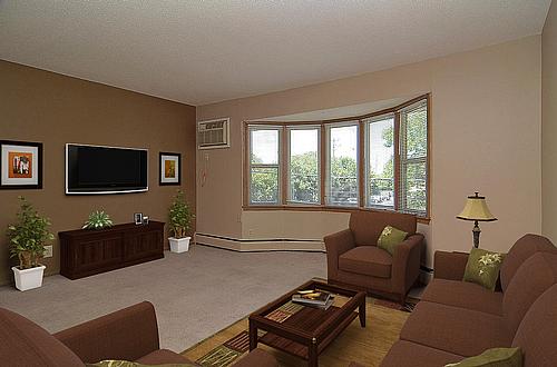 Sala de estar - 6301 Pleasant Ave