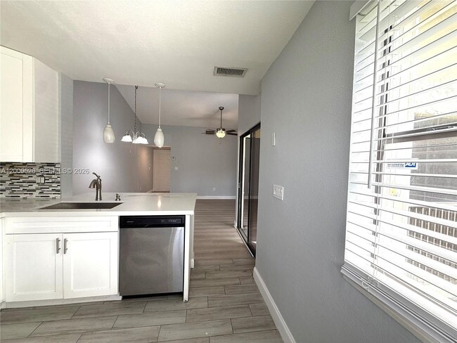 Foto del edificio - 802 Constitution Dr