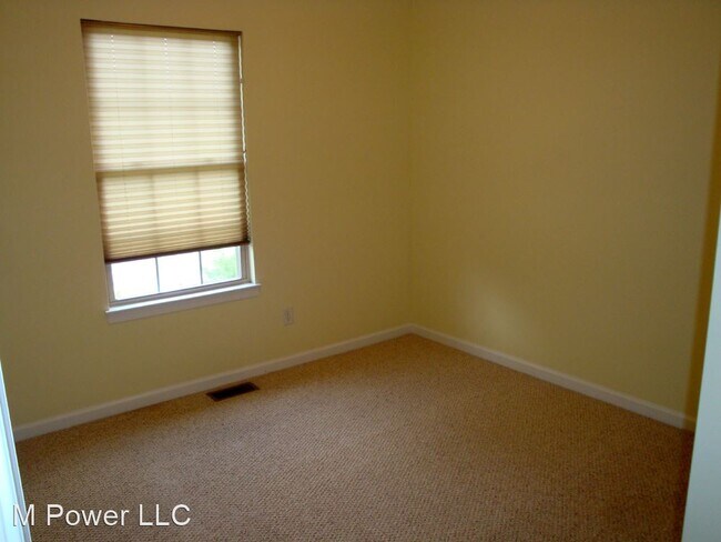 Foto del edificio - 3 br, 1.5 bath House - 153 Turner Ave.