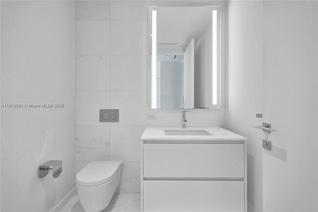 Foto del edificio - 300 Biscayne Boulevard Way