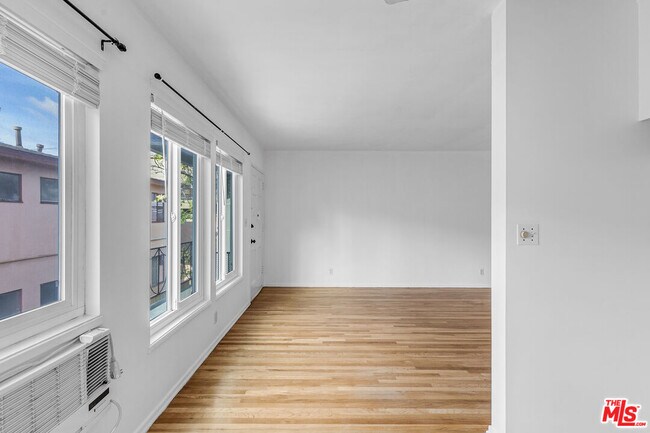 Foto del edificio - 1248 Barry Ave