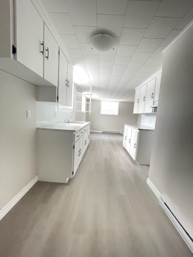 Photo du bâtiment - 14 Riverside Dr E