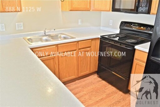 Building Photo - Lovely 3 Bedroom Layton Townhome! No Depos...