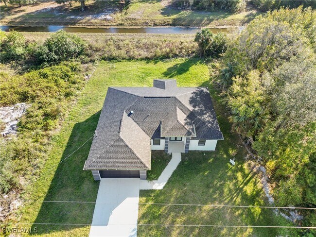 Foto del edificio - 3781 La Rue St