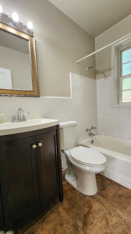 Foto del edificio - 6326 Bancroft Ave