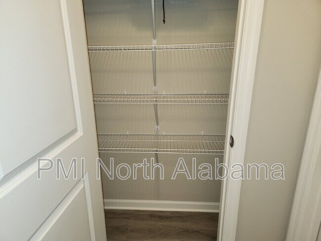Building Photo - 137 Beaver Brook Pl