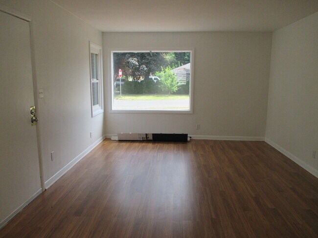 Foto del edificio - Mid Century Modern 1 Bedroom, 2 Blocks to Pacific U