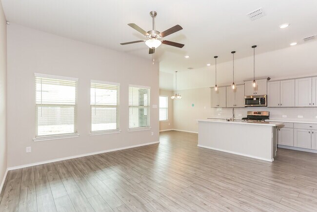 Foto del edificio - 825 Amberwood Ct