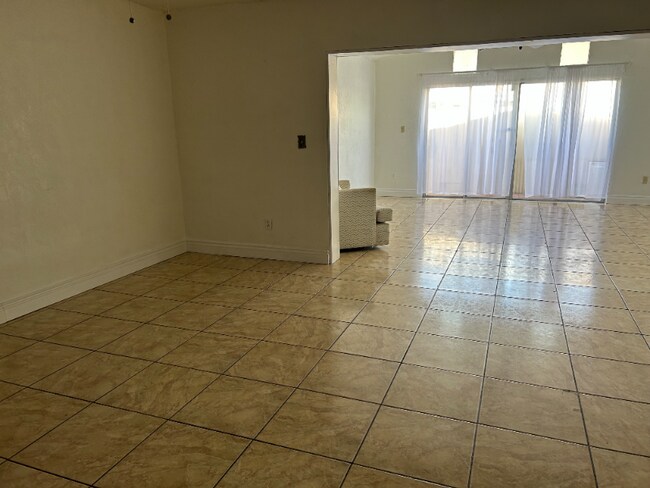 Foto del edificio - 6955 W 2nd Ln