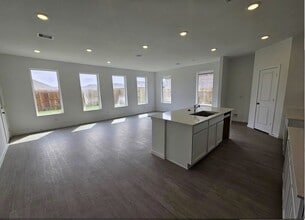 Building Photo - 415 Robin Ct