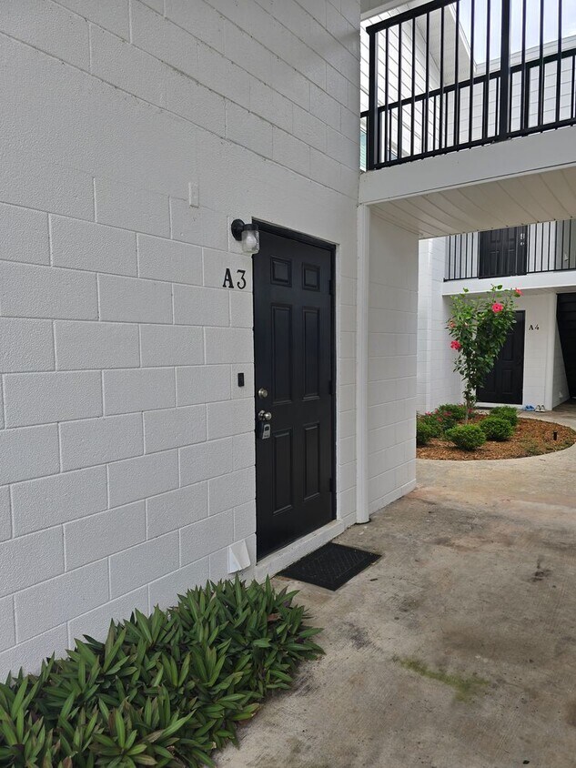 Foto principal - Charming 2-Bedroom, 2-Bathroom Condo in Wi...