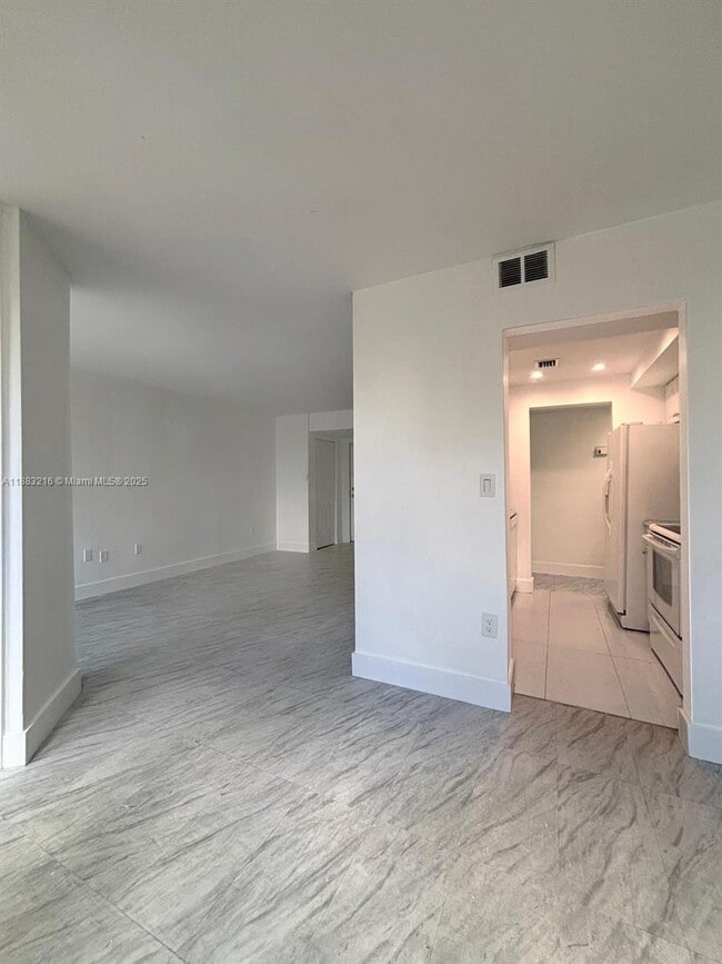 Building Photo - 8275 SW 152nd Ave