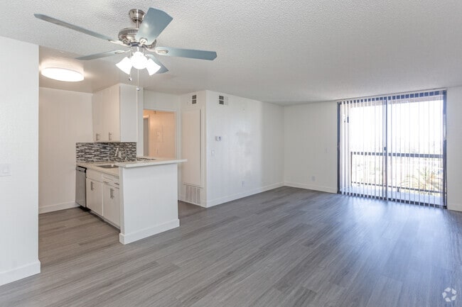 1BR,1BA-  Kitchen - Marathon Apartments