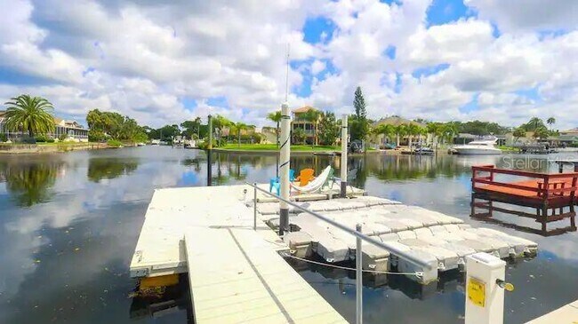 Foto del edificio - 4247 Floramar Terrace