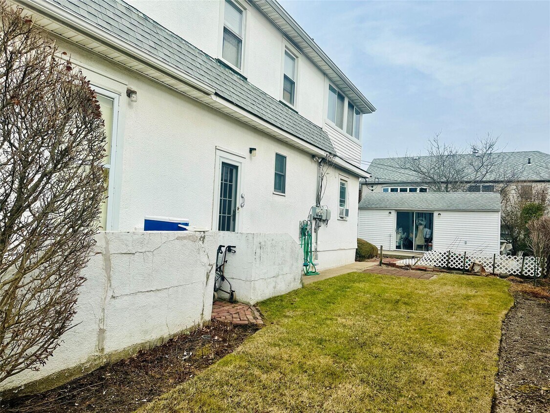 Building Photo - 518 Lindell Blvd