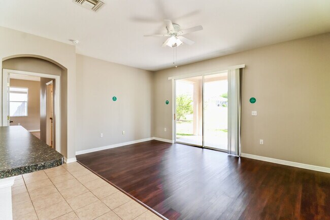 Foto del edificio - 14219 Holly Hammock Ln