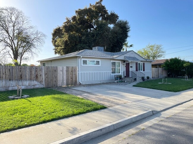 Building Photo - 1511 Paradise Ln