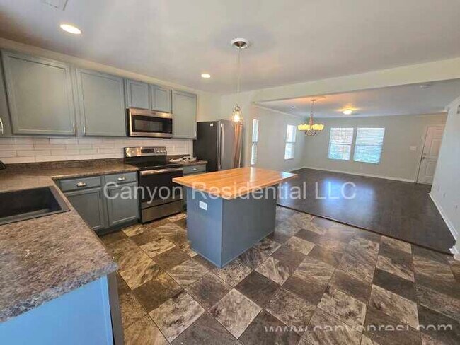 Building Photo - 4239 Oak Pointe Dr