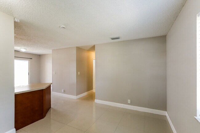 Foto del edificio - 1558 NW 7th Ln