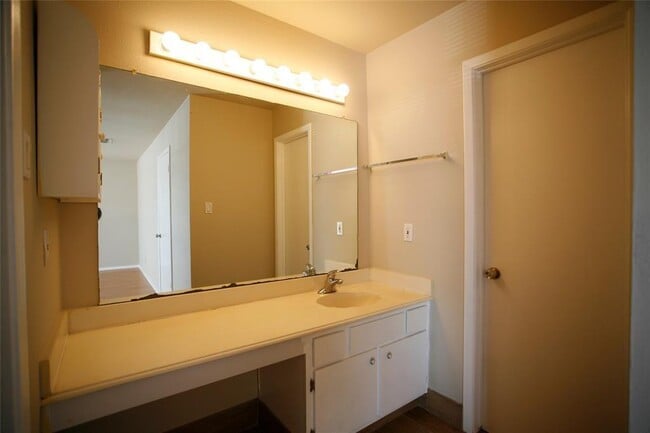 Building Photo - 4016 Belle Park Dr