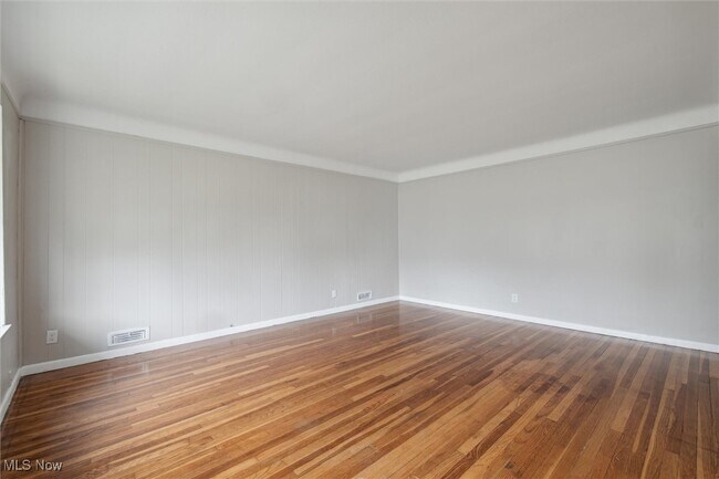 Building Photo - 5339 Elmwood Ave