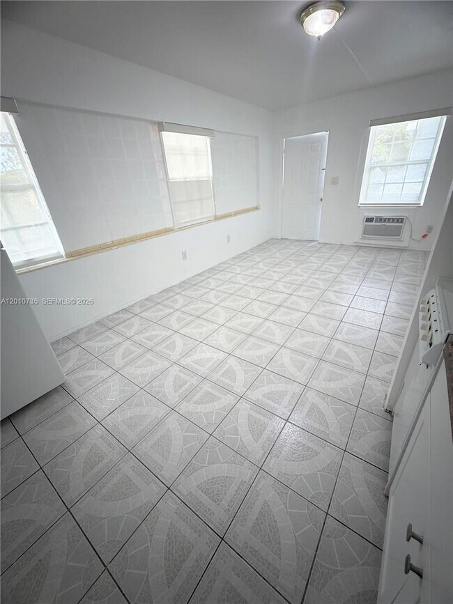 Foto del edificio - 2736 SW 22nd St