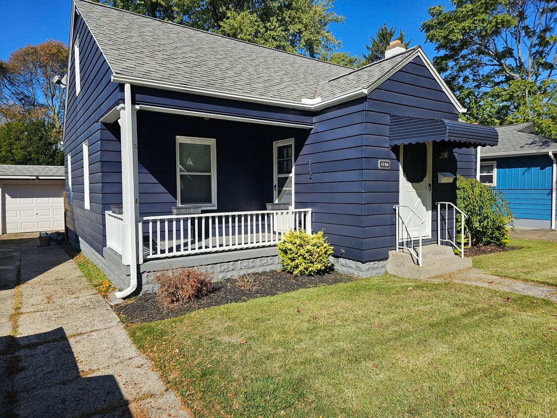Primary Photo - 1740 Fairmount Pky