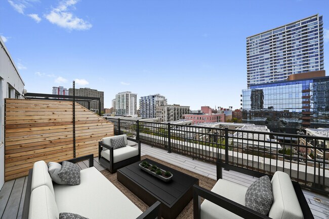 Foto del edificio - 1727 S Indiana Ave