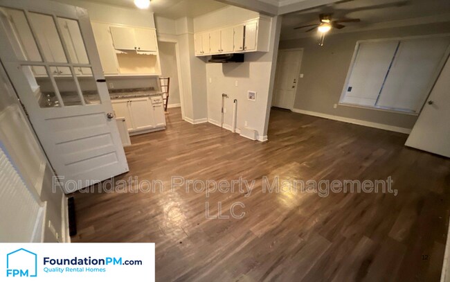 Foto del edificio - 1744 Warner Ave