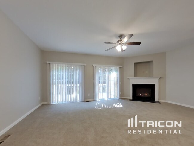 Building Photo - 728 Celeste Ln