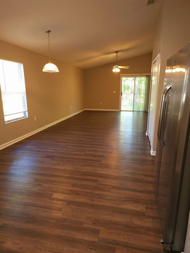 Building Photo - $1895 - 4/2/2 - Available NOW - Palm Coast