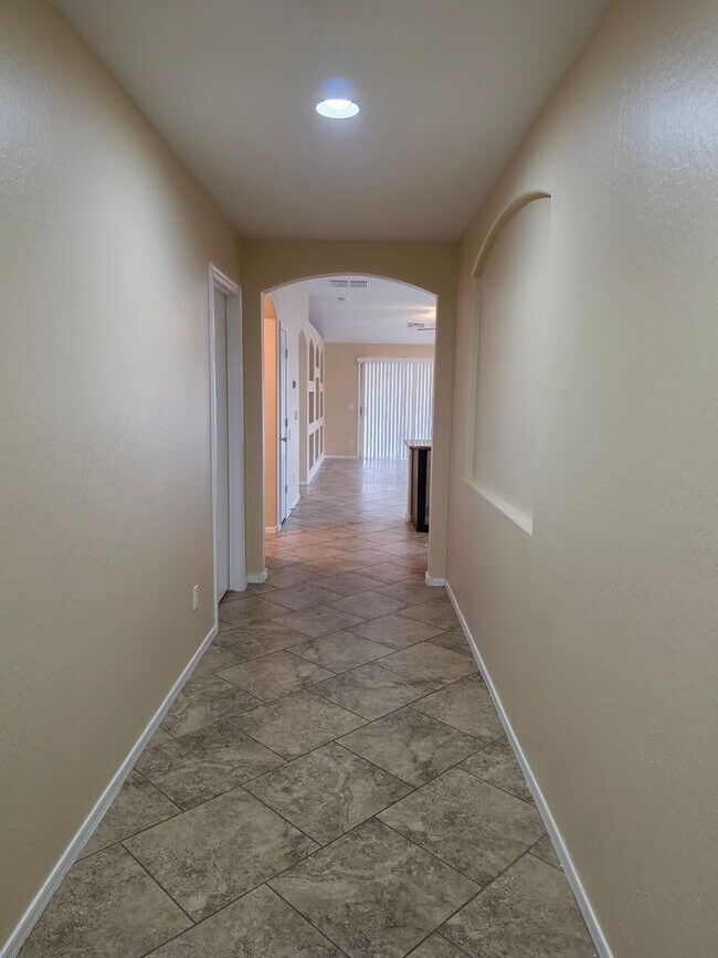 Building Photo - 7805 S 48th Ln