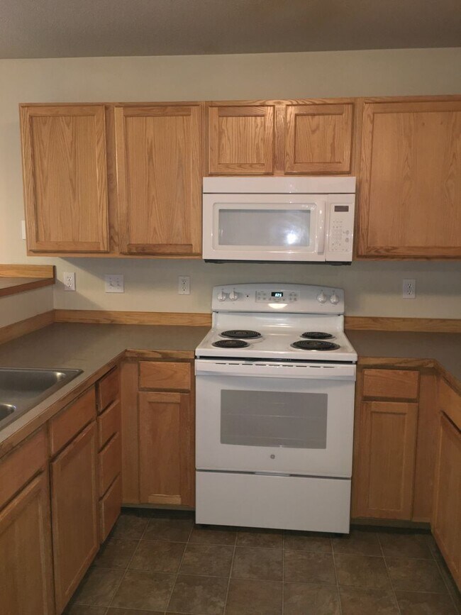 Foto del edificio - 3-Bedroom Townhouse in The Pines at Pilot Butte Community