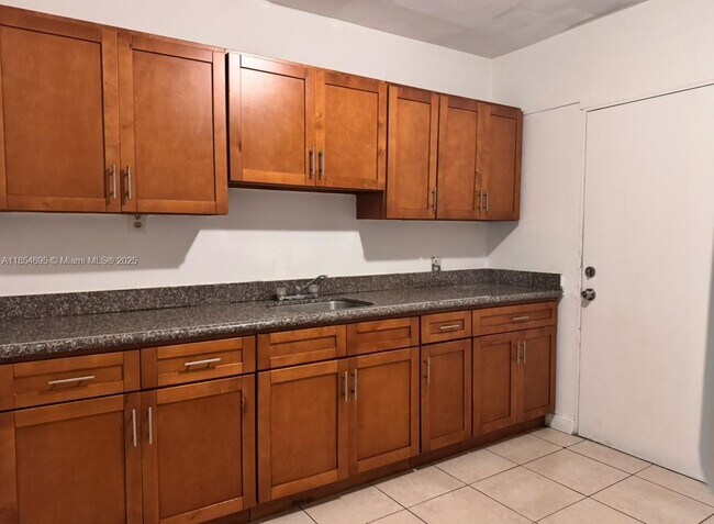 Foto del edificio - 2410 NW 34th St