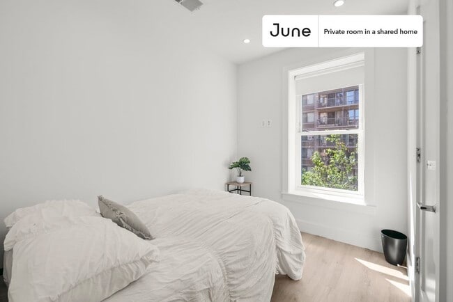 Building Photo - Room in Shared 4 bed/2 bath home in Dupont Circle