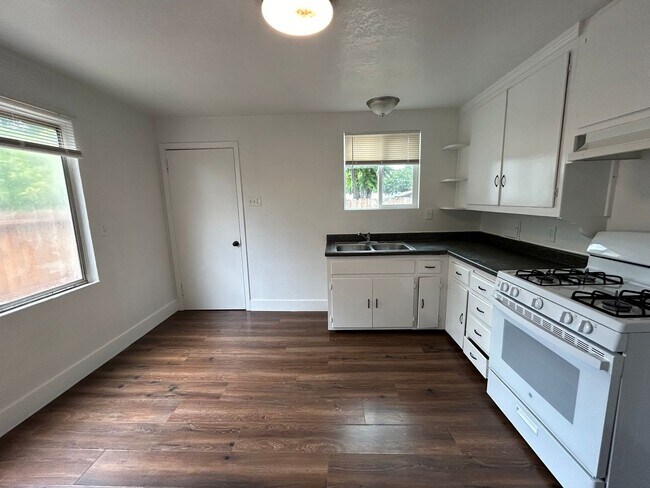 Foto del edificio - 1747 Bonnie Brae Ave