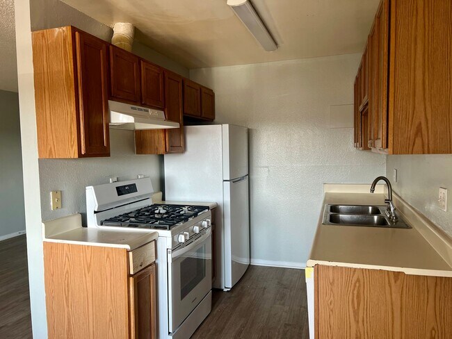 Foto del edificio - 1 Bed, 1 Bath Top Floor Condo Available in High Hollows!