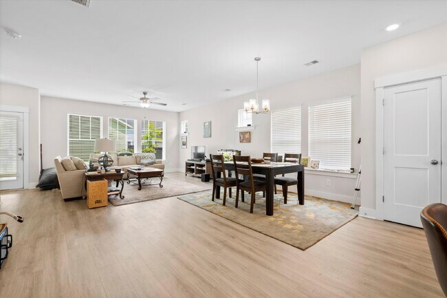 Building Photo - "Charming Townhouse within Carnes Crossroa...