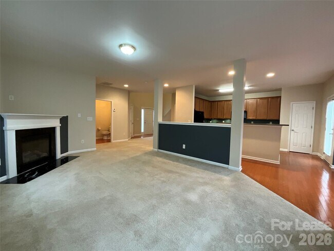 Foto del edificio - 2301 Trace Creek Dr