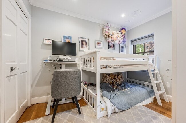 Building Photo - 221 W Canton St