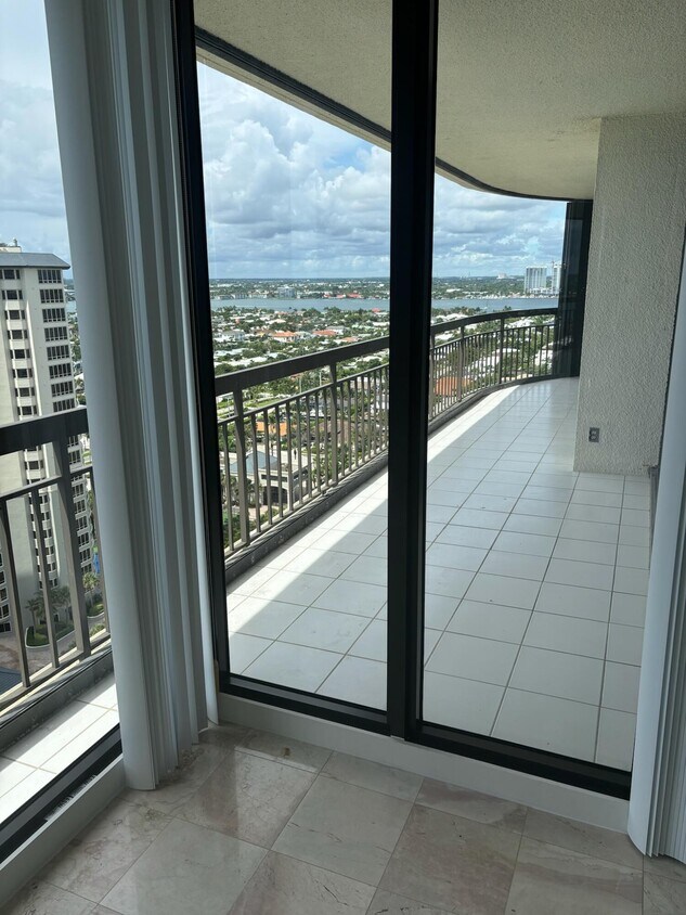 Building Photo - 4000 N Ocean Dr