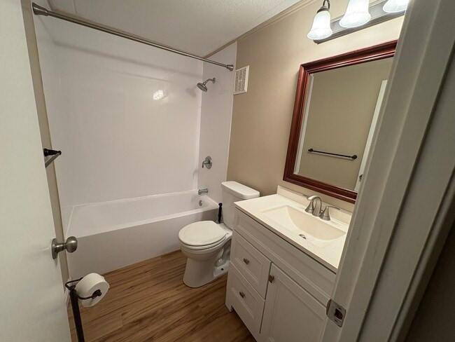 Foto del edificio - 64 Esker Rd