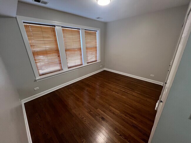 Building Photo - 9100 Lamon Ave