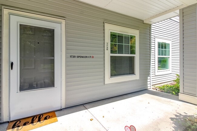 Foto del edificio - Low maintenance condo living in DuPont